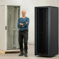 Neue 19"-Netzwerkschrankserie PEL von EFB-Eelktronik