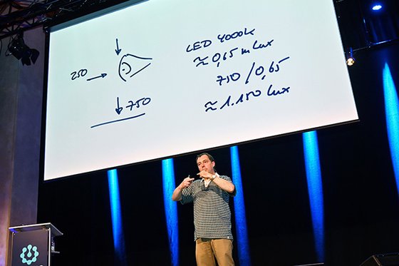 Erfolg mit Licht + Bildung
