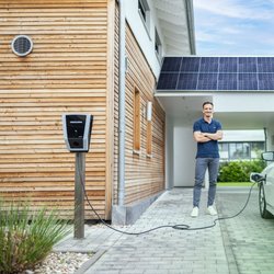 Die Wallbox connect.solar von Amperfied