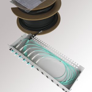 Vorkonfektionierte U-DQ-Trunkkabel und bestückte Breakoutboxen von EFB-Elektronik