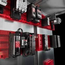 RiLineX - die flexible 60 mm Sammelschienenplattform von RITTAL