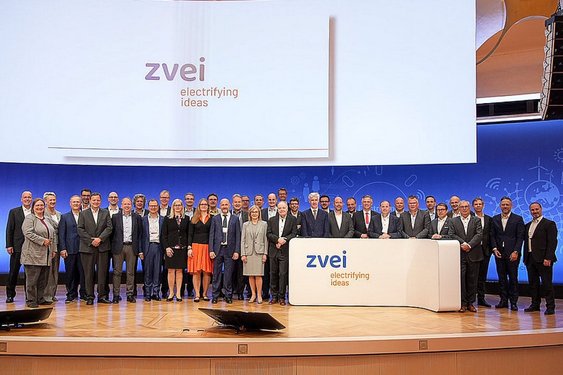 ZVEI bei der Wiederwahl von Dr. Gunther Kegel