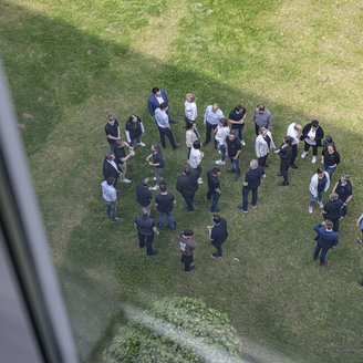 Team der FEGIME Deutschland auf Wiese